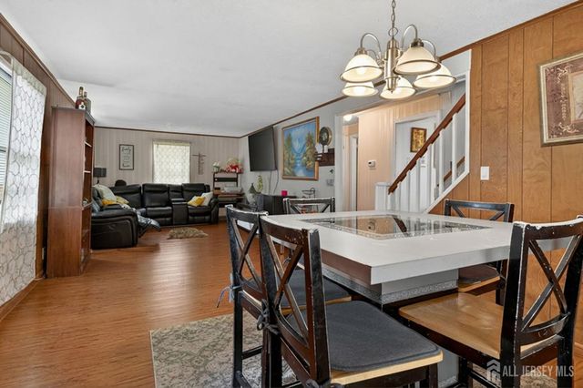 6 Hayes Court, North Brunswick, NJ 08902
