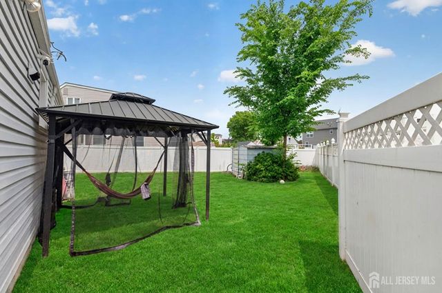 6 Hayes Court, North Brunswick, NJ 08902