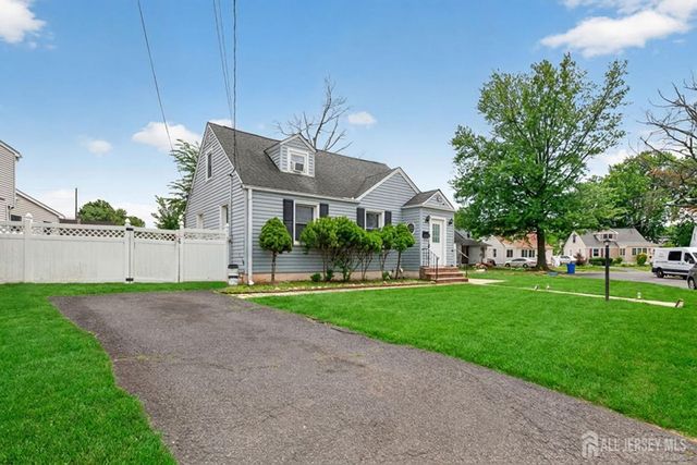 6 Hayes Court, North Brunswick, NJ 08902