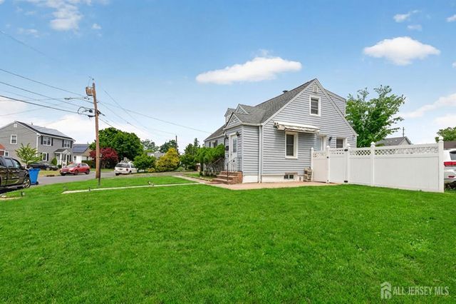 6 Hayes Court, North Brunswick, NJ 08902