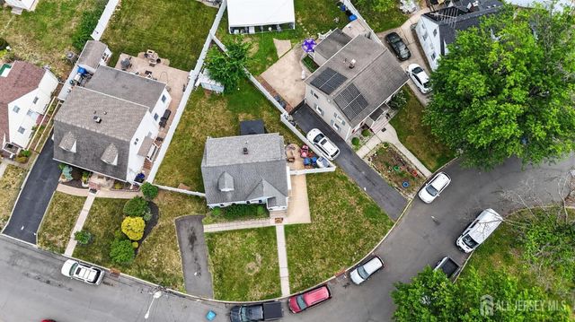 6 Hayes Court, North Brunswick, NJ 08902