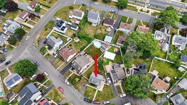 6 Hayes Court, North Brunswick, NJ 08902