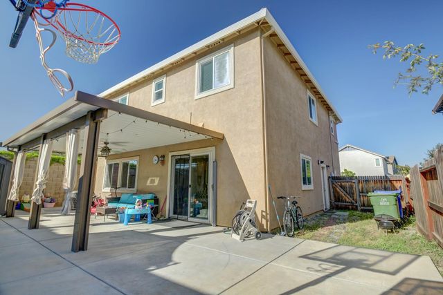 8320 KOSSUM Way, Elk Grove, CA 95624