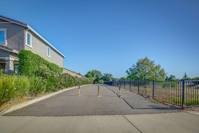 8320 KOSSUM Way, Elk Grove, CA 95624