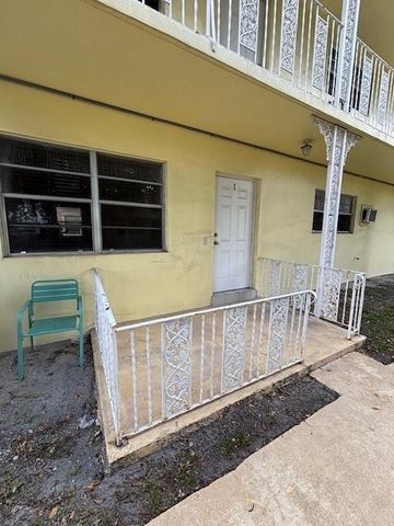 5400 Hollywood Boulevard 1, Hollywood, FL 33021