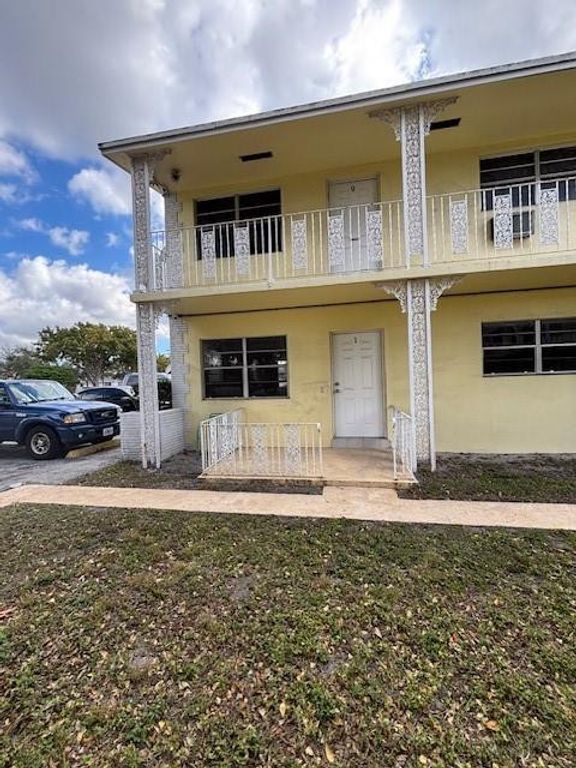 5400 Hollywood Boulevard 1, Hollywood, FL 33021