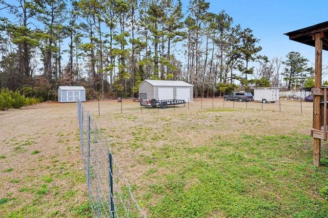 1212 Kingcrest Dr., Loris, SC 29569