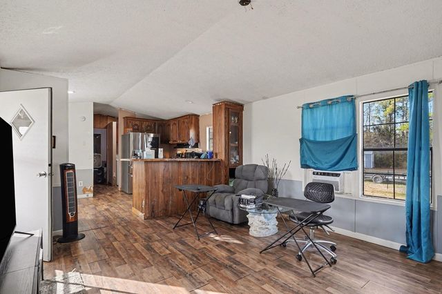 1212 Kingcrest Dr., Loris, SC 29569