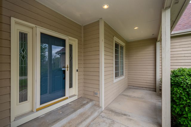 10303 Fox Bluff Lane, Spring Grove, IL 60081