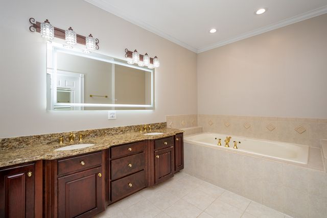 10303 Fox Bluff Lane, Spring Grove, IL 60081