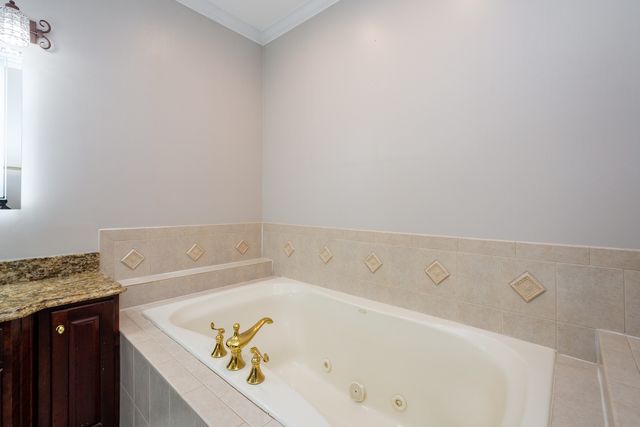 10303 Fox Bluff Lane, Spring Grove, IL 60081