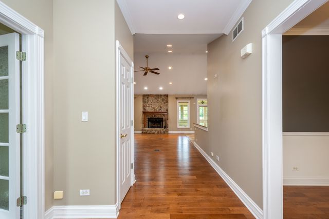 10303 Fox Bluff Lane, Spring Grove, IL 60081
