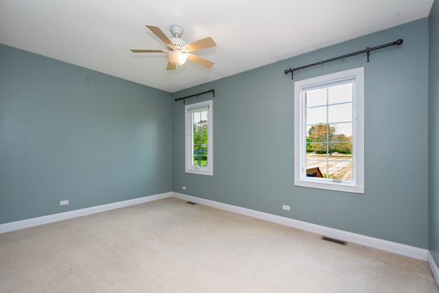 10303 Fox Bluff Lane, Spring Grove, IL 60081