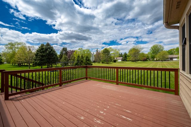 10303 Fox Bluff Lane, Spring Grove, IL 60081