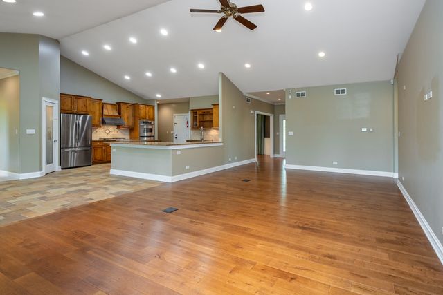 10303 Fox Bluff Lane, Spring Grove, IL 60081