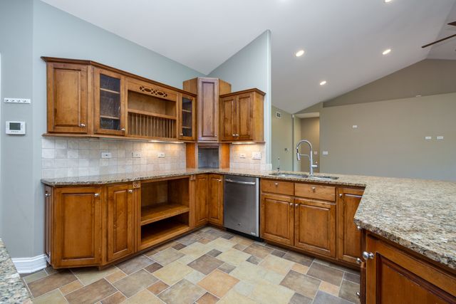 10303 Fox Bluff Lane, Spring Grove, IL 60081