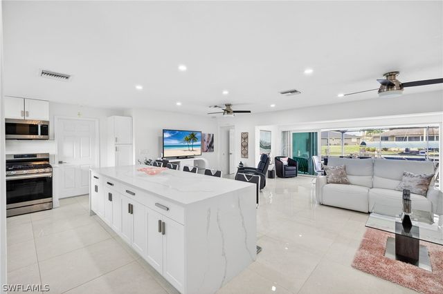 1722 SE 28th ST, Cape Coral, FL 33904