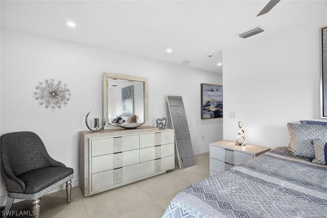 1722 SE 28th ST, Cape Coral, FL 33904