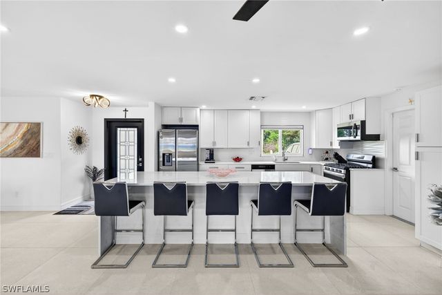 1722 SE 28th ST, Cape Coral, FL 33904