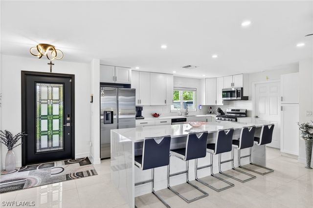 1722 SE 28th ST, Cape Coral, FL 33904