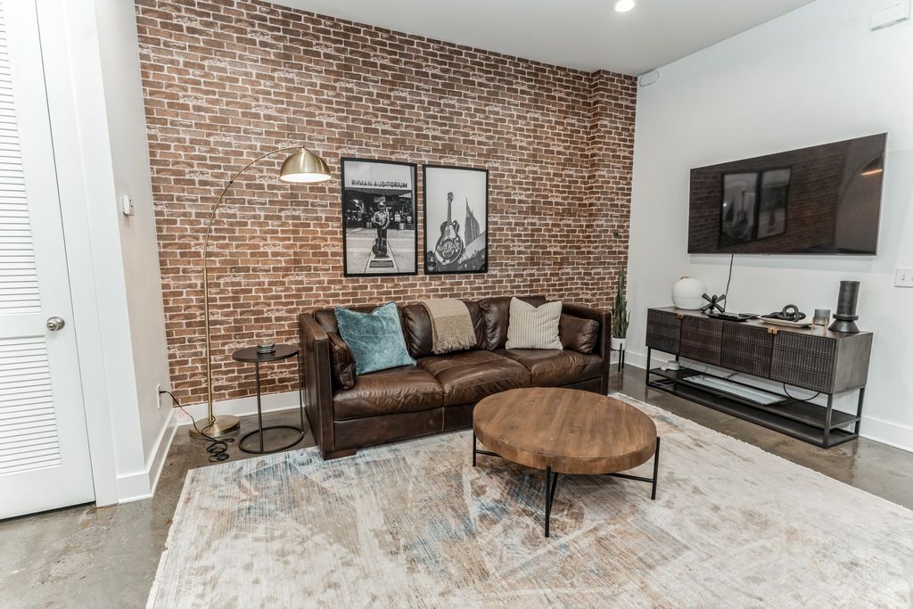 210 30th Ave N Apt 209, Nashville, TN 37203