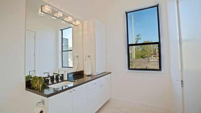 3308 N Macgregor Way, Houston, TX 77004