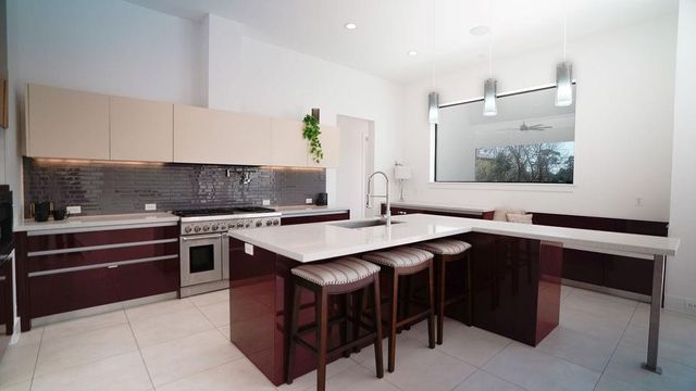 3308 N Macgregor Way, Houston, TX 77004