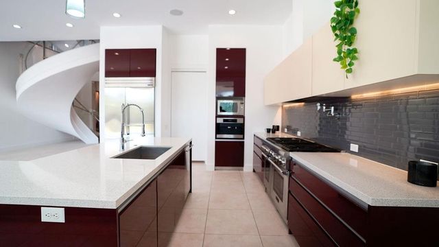 3308 N Macgregor Way, Houston, TX 77004