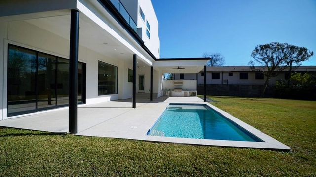 3308 N Macgregor Way, Houston, TX 77004