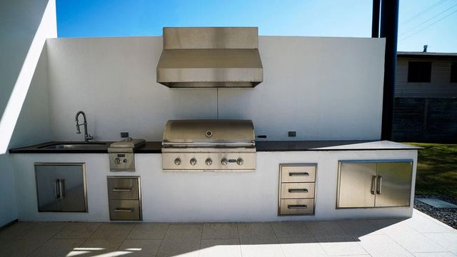 3308 N Macgregor Way, Houston, TX 77004