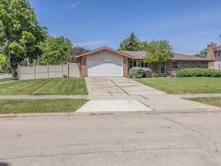 601 FAIRLANE Drive, Joliet, IL 60435