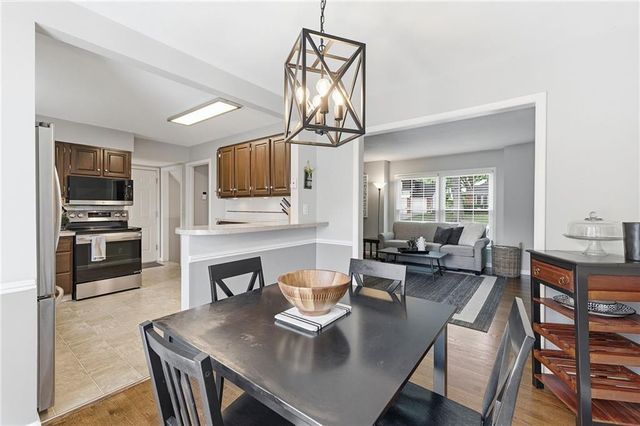 9529 Eby Street, Overland Park, KS 66212