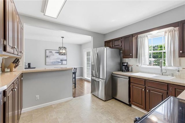 9529 Eby Street, Overland Park, KS 66212
