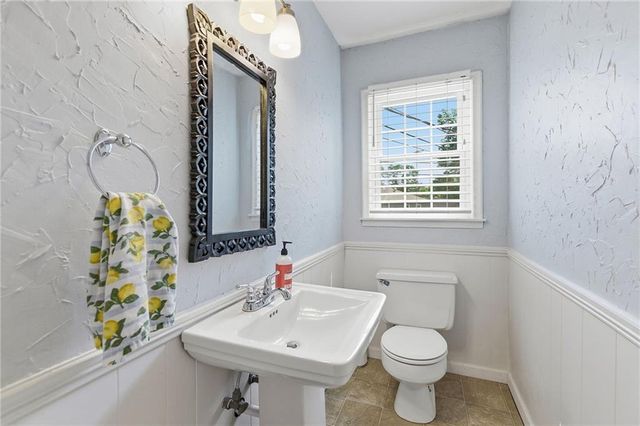 9529 Eby Street, Overland Park, KS 66212