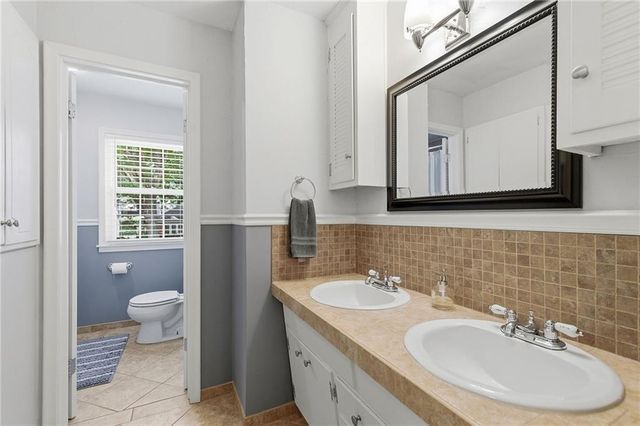 9529 Eby Street, Overland Park, KS 66212