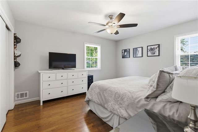9529 Eby Street, Overland Park, KS 66212