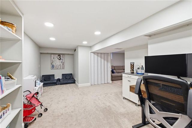 9529 Eby Street, Overland Park, KS 66212