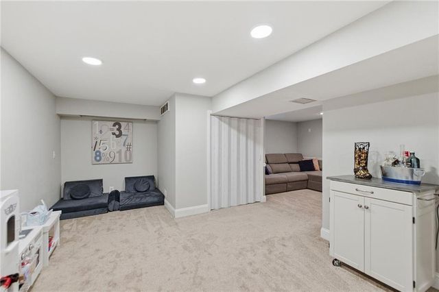 9529 Eby Street, Overland Park, KS 66212