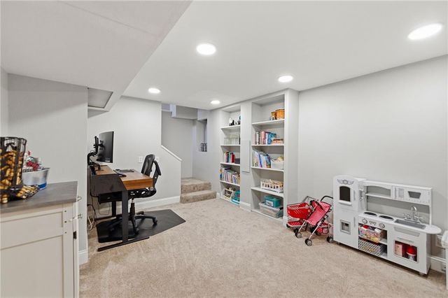 9529 Eby Street, Overland Park, KS 66212