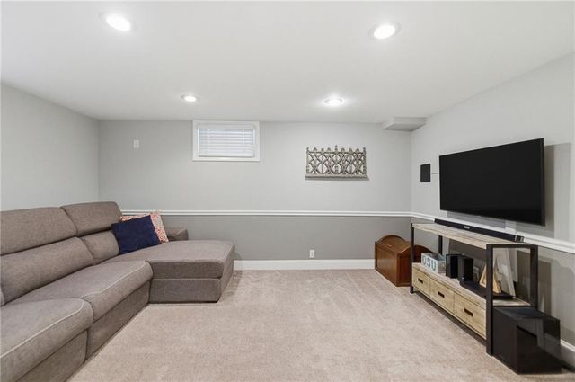9529 Eby Street, Overland Park, KS 66212