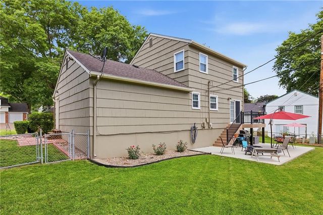 9529 Eby Street, Overland Park, KS 66212
