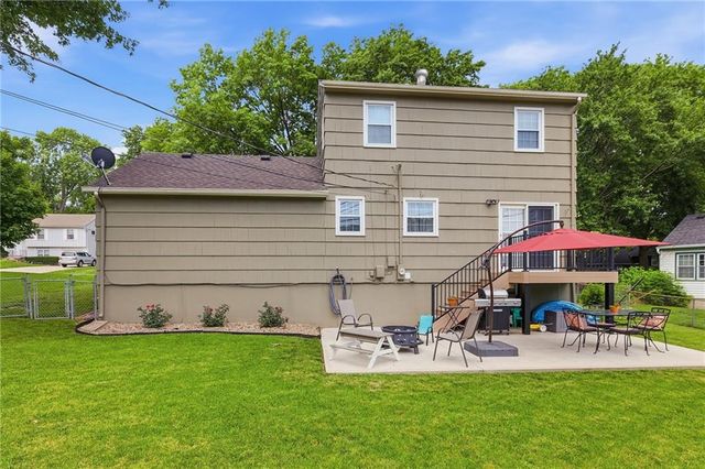 9529 Eby Street, Overland Park, KS 66212