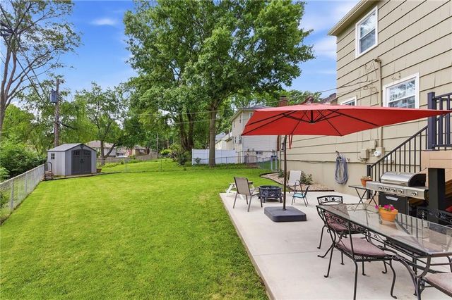 9529 Eby Street, Overland Park, KS 66212
