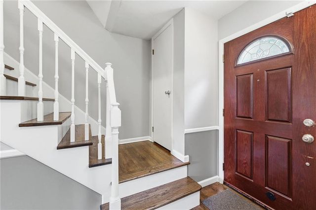 9529 Eby Street, Overland Park, KS 66212