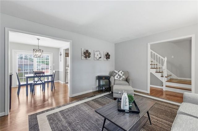 9529 Eby Street, Overland Park, KS 66212