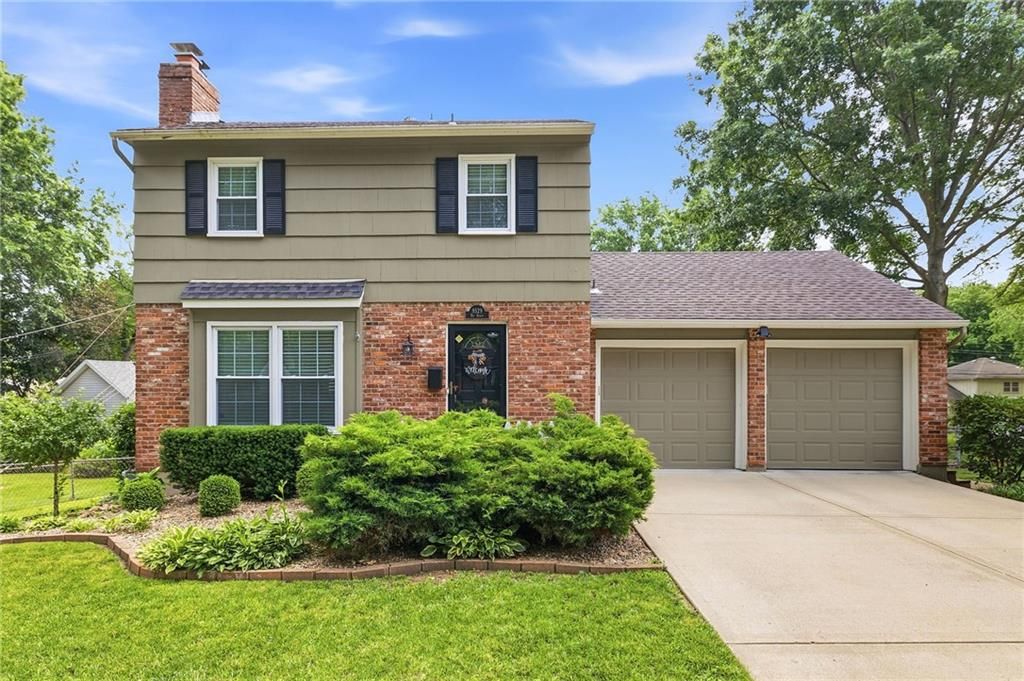 9529 Eby Street, Overland Park, KS 66212