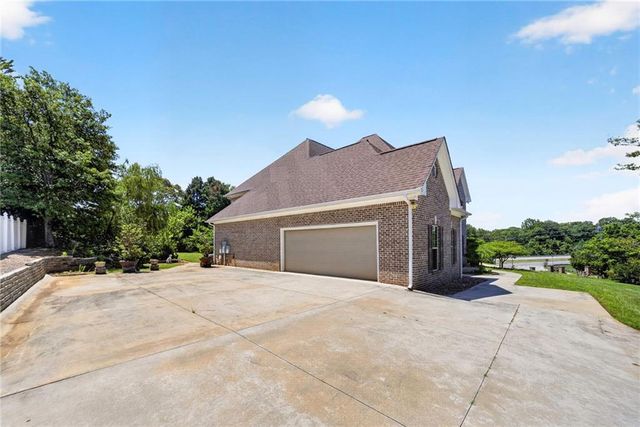 2204 Sidney Drive, Gainesville, GA 30506