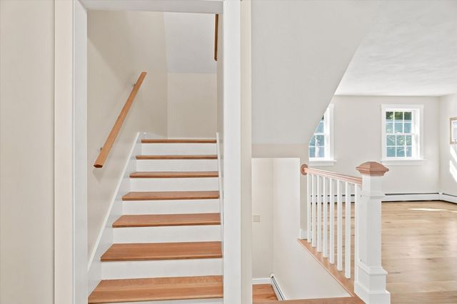 21 Pumpkin Lane, Tewksbury, MA 01876
