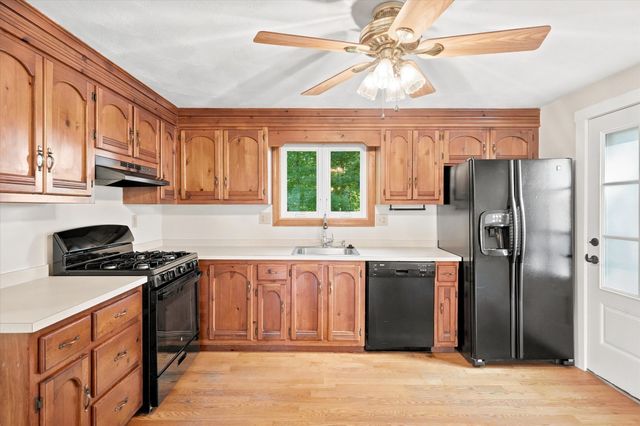 21 Pumpkin Lane, Tewksbury, MA 01876
