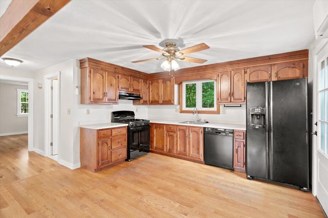 21 Pumpkin Lane, Tewksbury, MA 01876